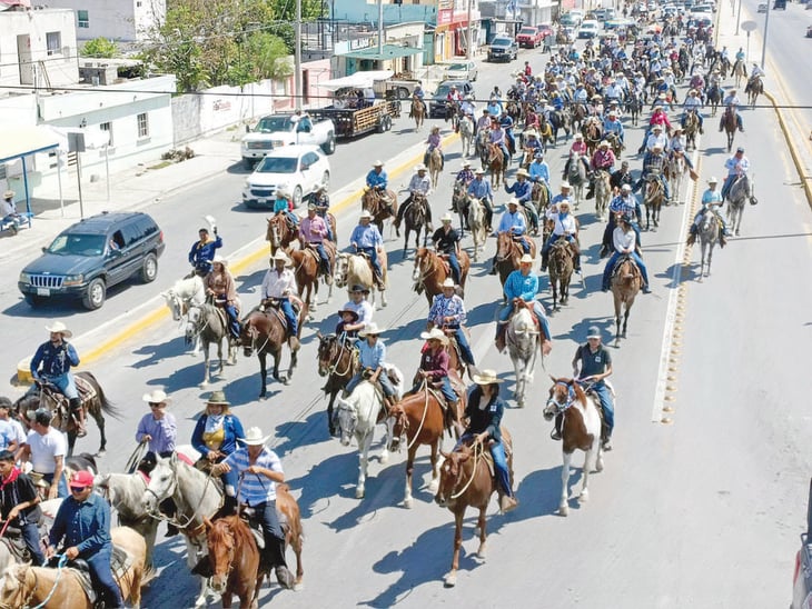Monclova festeja con tradicional cabalgata su 334 aniversario