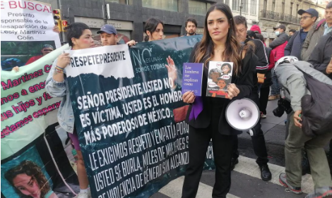 Activistas se manifiestan afuera de Palacio Nacional; buscan explicar a AMLO qué es violencia de género