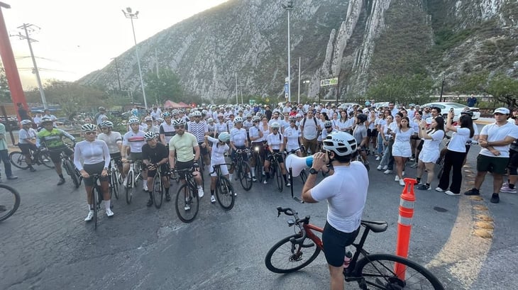 Más de 300 ciclistas presentan para exigir justicia por Alejandra Román 