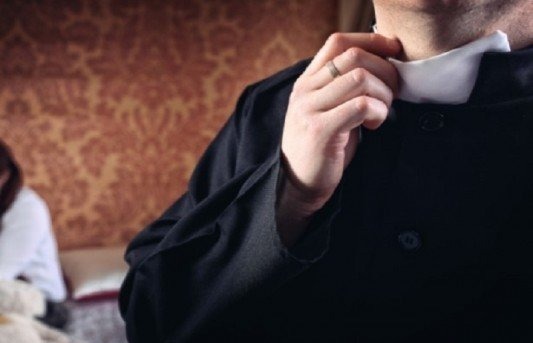 Remueven a dos sacerdotes de San Antonio por conducta sexual inapropiada con menores