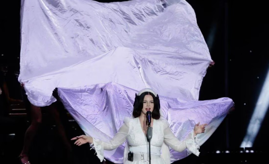 Inesperado crossover: Venden 'souvenirs' del concierto de Lana Del Rey... 'The Eras Tour'