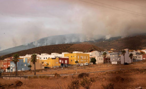 Incendio en isla española de Tenerife sigue sin control