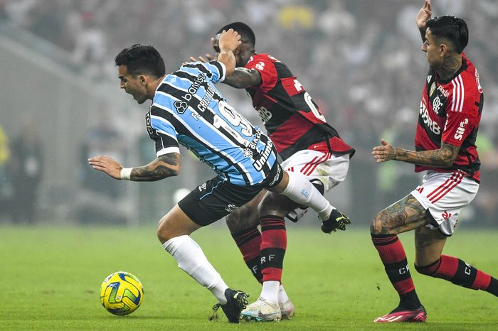 Erick Pulgar regresa a las canchas y Flamengo avanza a la final de la Copa de Brasil con un tremendo lujo incluido