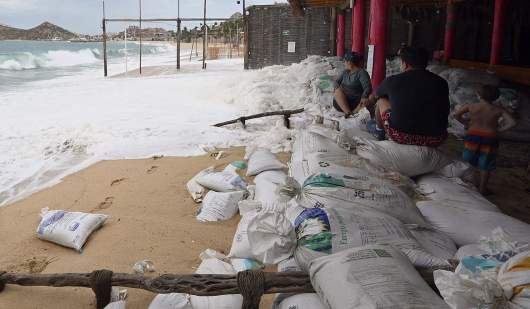 Por huracán Hilary suspenden clases en Baja California