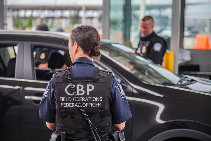 CBP registra cruces con papeles falsos