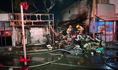 Incendio consume tejabán y negocio en Monterrey 