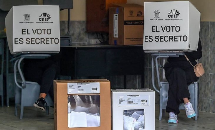 Cierran urnas en Ecuador, tras una votación envuelta en tensiones por el asesinato del candidato Villavicencio
