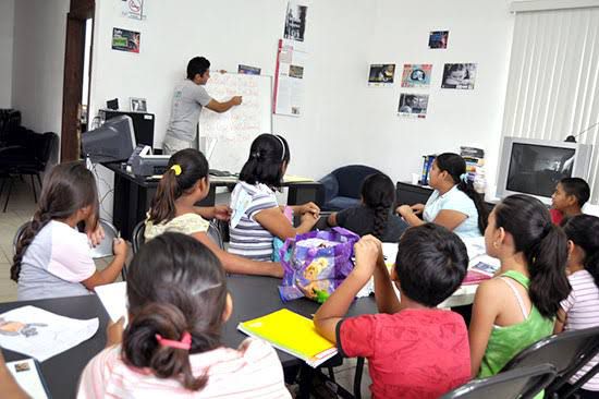 'Ingles en tu colonia' enseñará la lengua extranjera a 166 estudiantes de PN