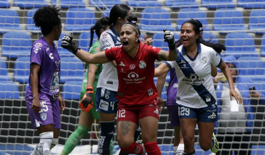 VIDEO: Karla Morales, portera del Puebla vuelve a marcar en la Liga MX Femenil