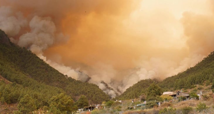 Más de 12.000 personas evacuadas de sus hogares por los incendios forestales en Tenerife