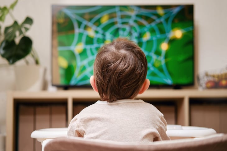 Alerta padres: el uso de pantallas en el primer año de los bebés se asocia con riesgos en el desarrollo