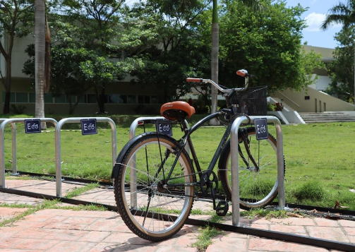 Instalan tres bicipuertos en el Campus de Ciencias Sociales de la UADY
