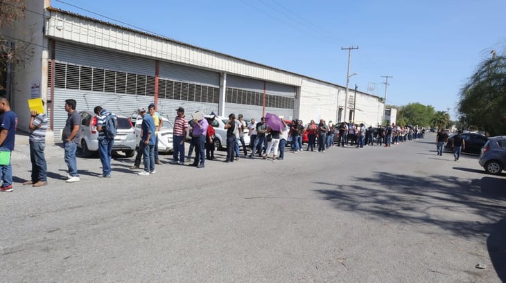 900 buscan empleo, entre ellos, trabajadores de Altos Hornos de México