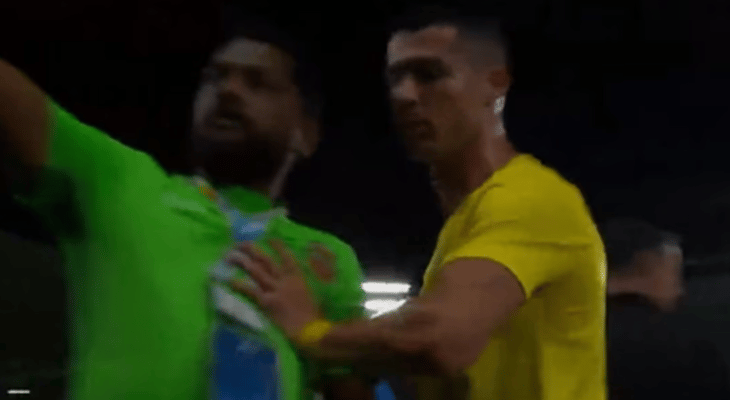 VIDEO: Cristiano Ronaldo se vuelve loco y agrede a un aficionado que quería una fotografía