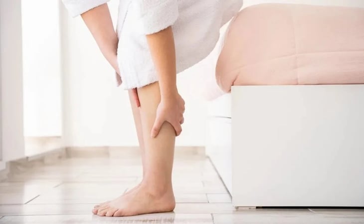 Como prevenir los coágulos potencialmente mortales en las piernas