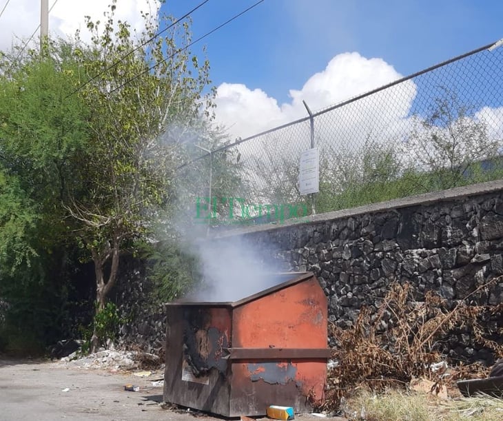 Ciudadanos queman contenedor de basura en Praderas