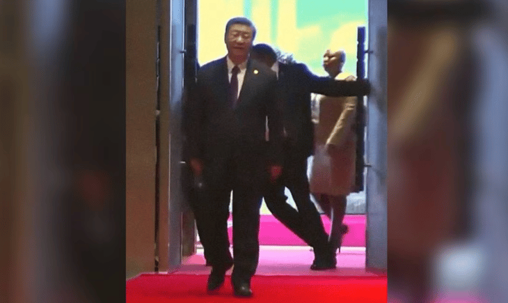 VIDEO: Guardias detienen bruscamente al intérprete del presidente chino Xi Jinping en Sudáfrica