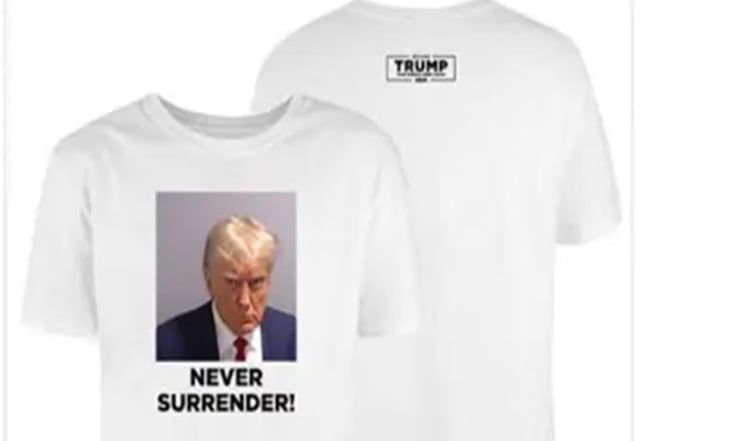 Campaña de Trump ya vende productos con su foto policial, hay camisetas por 570 pesos