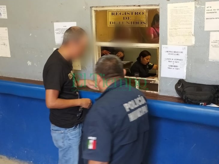 Encapuchado moviliza a policía al ingresar Oxxo de Asturias