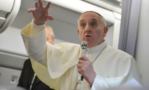 El papa Francisco denuncia la desinformación y la califica de 'primer pecado del periodismo'