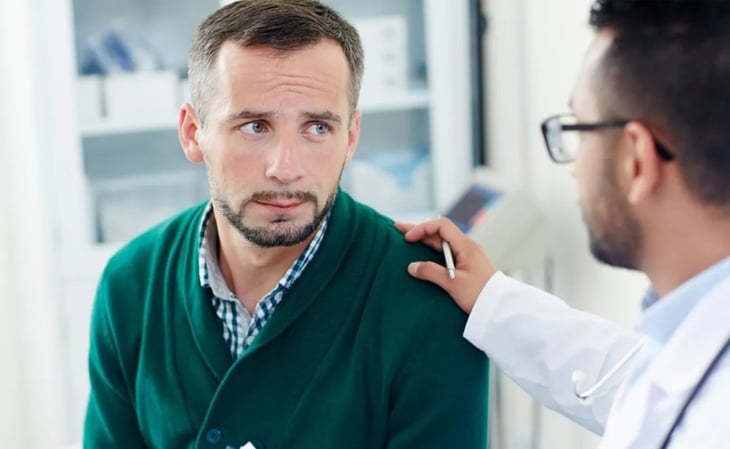 Por qué los hombres evitan ir al médico: una cuestión de hábitos y barreras emocionales