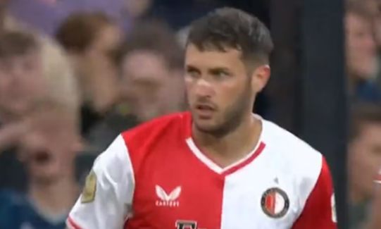 VIDEO: Santiago Giménez hace gol de vestidor con el Feyenoord; el partido está en pausa por la lluvia