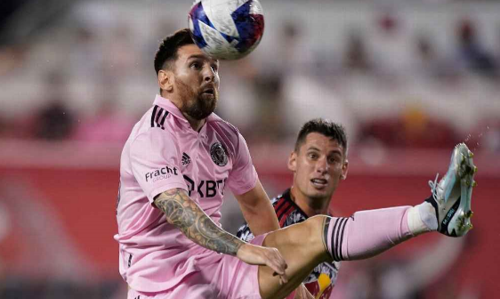 Leo Messi sale de la banca y anota su primer gol en la MLS