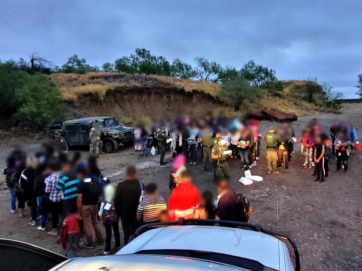 Arrestan a grupo masivo de migrantes cerca de Eagle Pass 