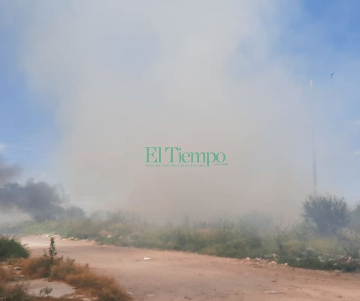 Incendio pone en peligro a vecinos de Colinas de Santiago