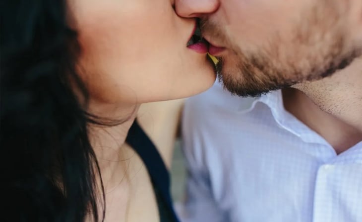 Esta es la enfermedad del beso, conoce sus síntomas, prevención y posibles complicaciones