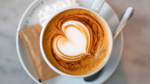 ¿Puede la cafeína mejorar la función tiroidea?