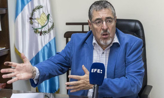 “Nada puede impedir que asuma en enero”, dice presidente electo de Guatemala, Bernardo Arévalo