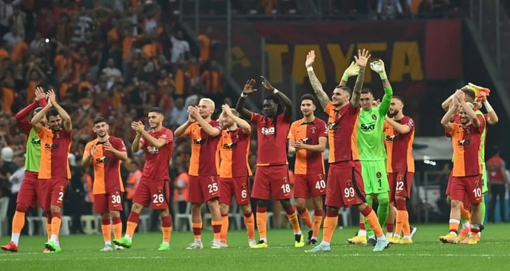 Mauro Icardi y Ángeliño llevaron al Galatasaray a la fase de grupos de la Champions League