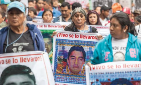 Niegan amparo a madre de normalista de Ayotzinapa contra omisión de Sedena