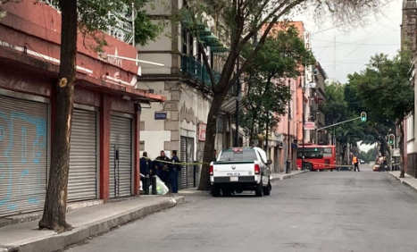 Reportan hallazgo de cadáver al interior de un tambo en calles del Centro Histórico de la CDMX
