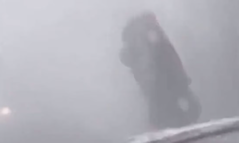 VIDEO: Tornado levanta un auto en Carolina del Sur tras paso de Idalia