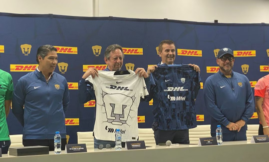Pumas extiende contrato con DHL como patrocinador principal del equipo