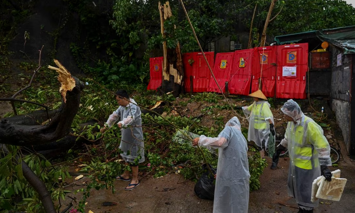 El tifón Saola toca tierra en el sur de China; casi 900 mil personas fueron evacuadas