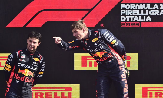 Checo Pérez felicita a Max Verstappen, tras el Gran Premio de Italia: 'Lo que ha logrado es increíble'
