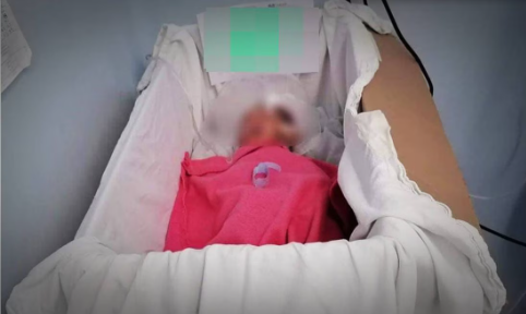 Colocan a bebé dentro de caja de cartón en Hospital Civil de Oaxaca; despiden a servidor público