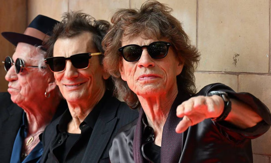 Los Rolling Stones presentan su nuevo disco entre riffs y humor