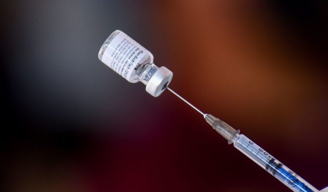 Condenan diputadas aplicación de vacunas caducas