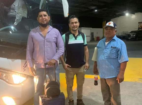Obreros de AHMSA van a México; buscan ayuda de 'Napito' y AMLO