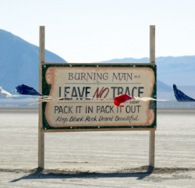 El festival Burning Man terminó su edición de 2023 con un saldo de un muerto y 70.000 personas atrapadas