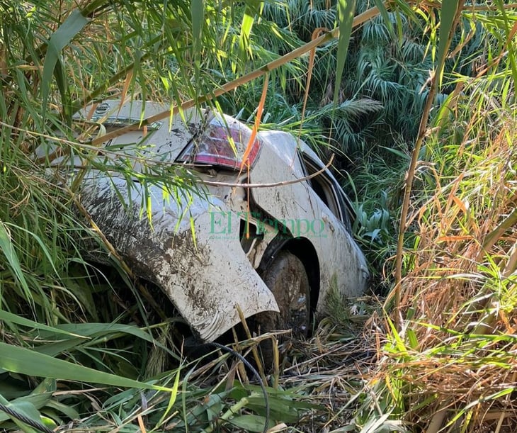 Mujer cae al Río Monclova con su auto y resulta lesionada