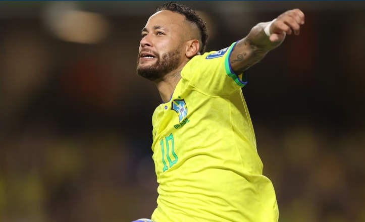 Neymar rompe récord de Pelé y falla penalti a lo “Uriel Antuna”