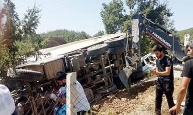Camión atropella a personas en un funeral; deja 5 muertos y 25 heridos 