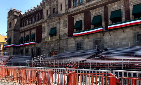 Instalan gradas y vallas en el Zócalo por Grito de Independencia y desfile del 16 de septiembre