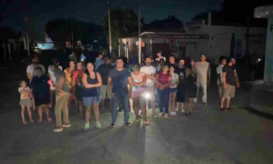 Habitantes de Yucatán protesta por apagones; CFE declara que son por las lluvias
