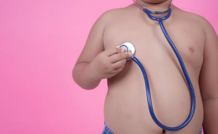 Niños que consumen altas cantidades de alimentos procesados suelen tener obesidad en la edad adulta